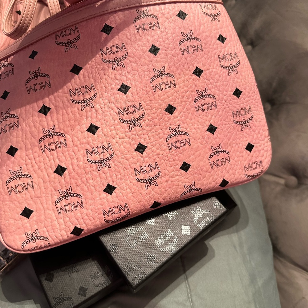 MCM medium Liz Shopper in Pink. - Picture 11 of 11